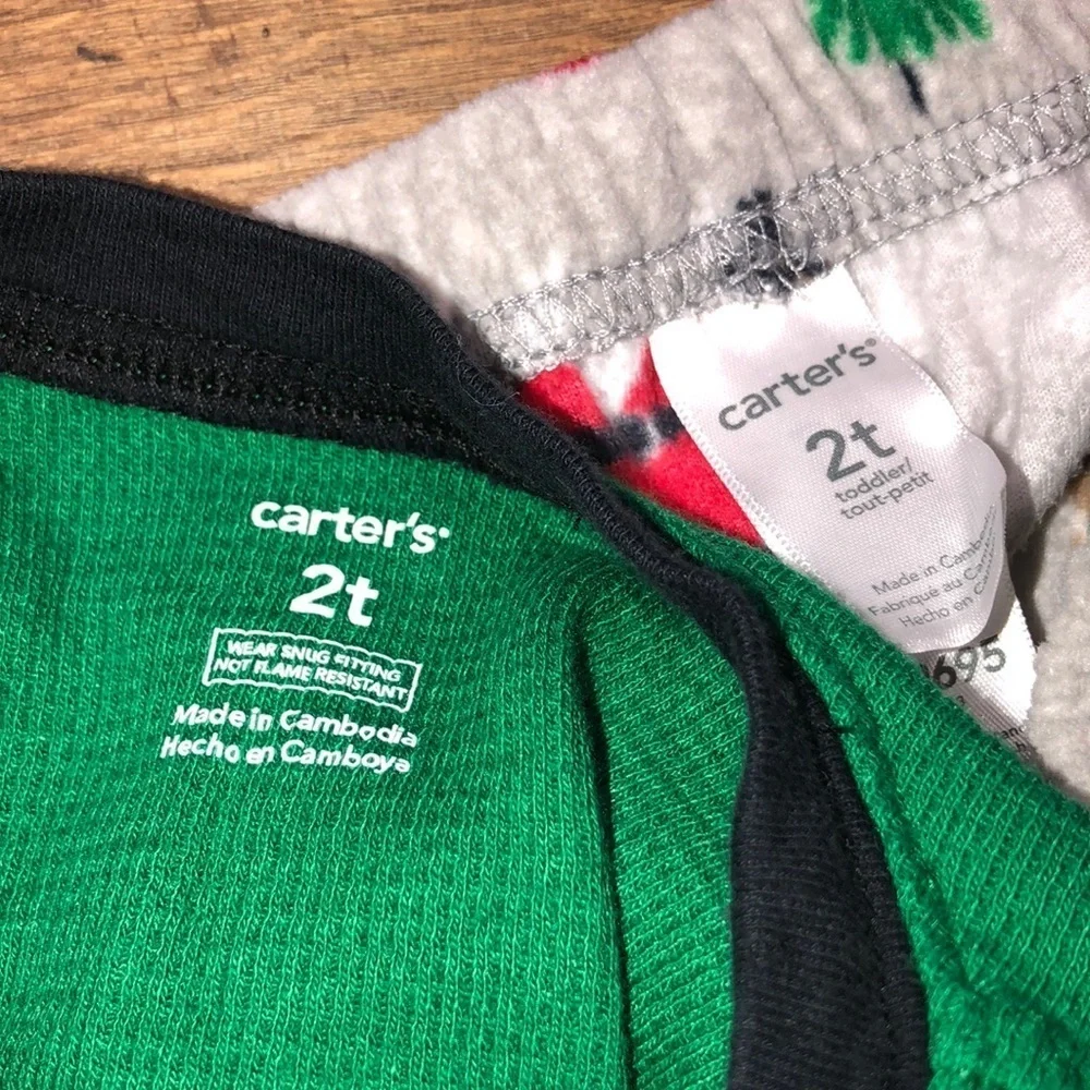 Carters size 2T adorable Christmas pajama set